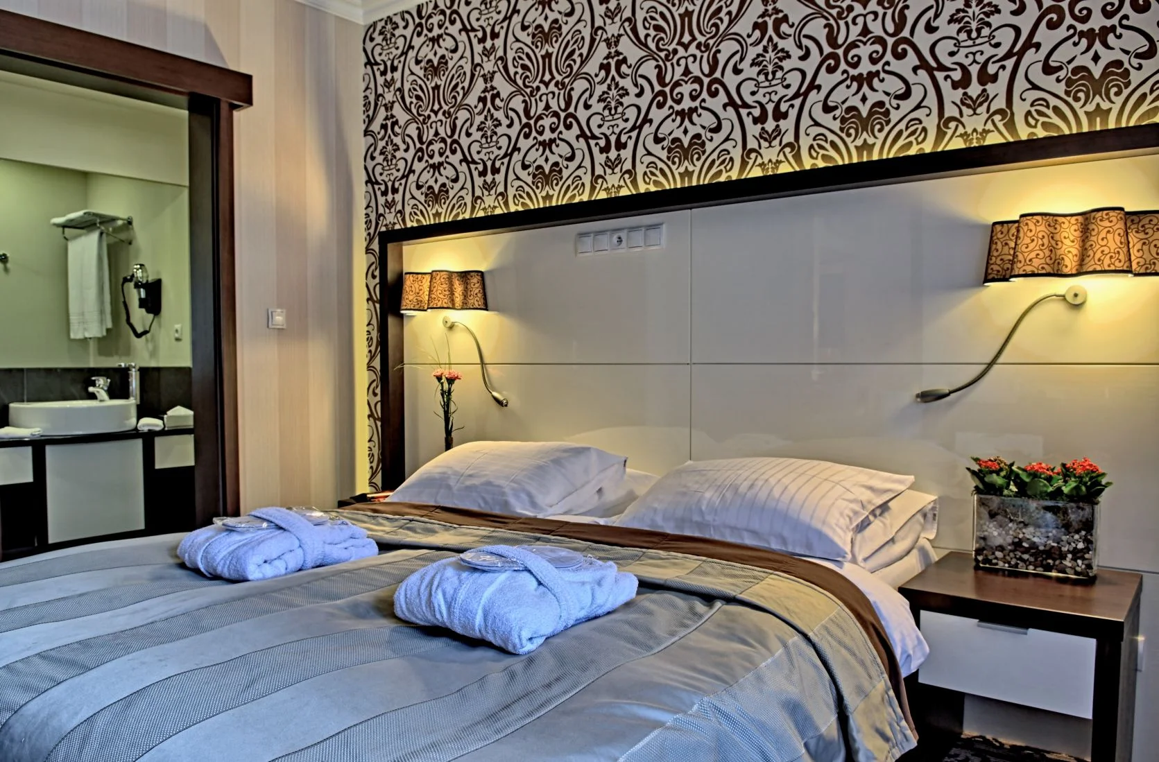 Hotel Czarny Potok posiada 236 przestronnych i klimatyzowanych pokoi z widokiem na potok
