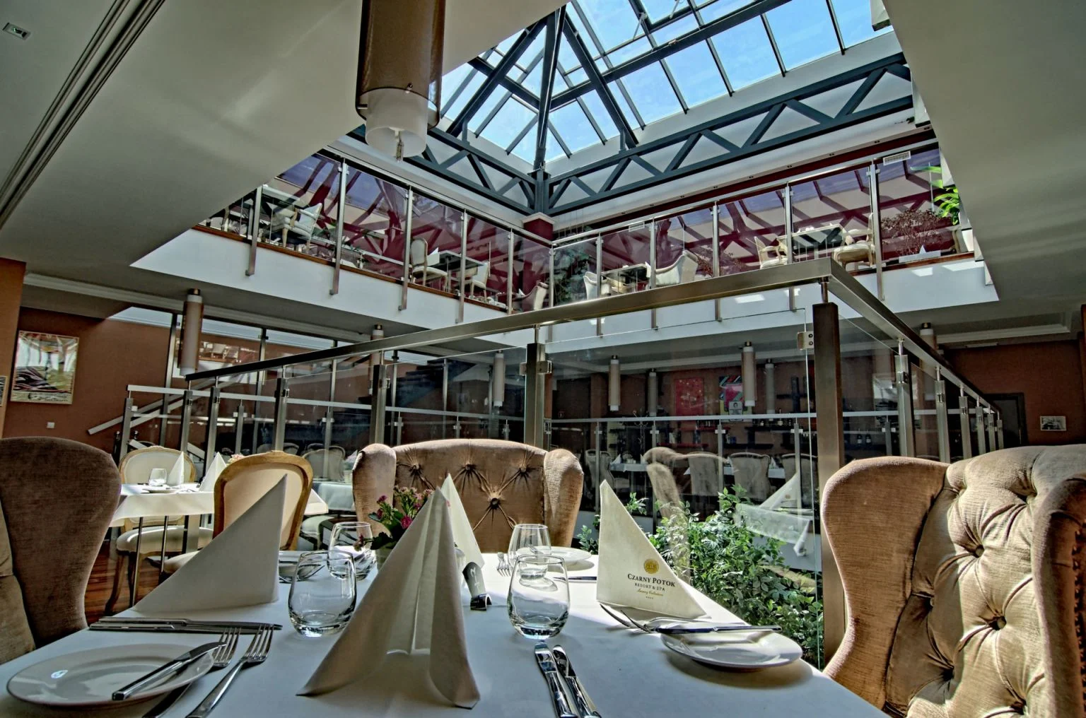 Hotel Czarny Potok zaskakuje też trzema różnorodnymi i wyjątkowymi restauracjami