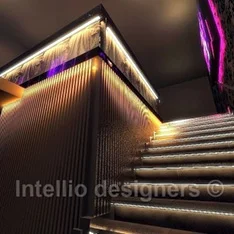 LED oświetlenie tapeta klub wejście schody klub muzyczny